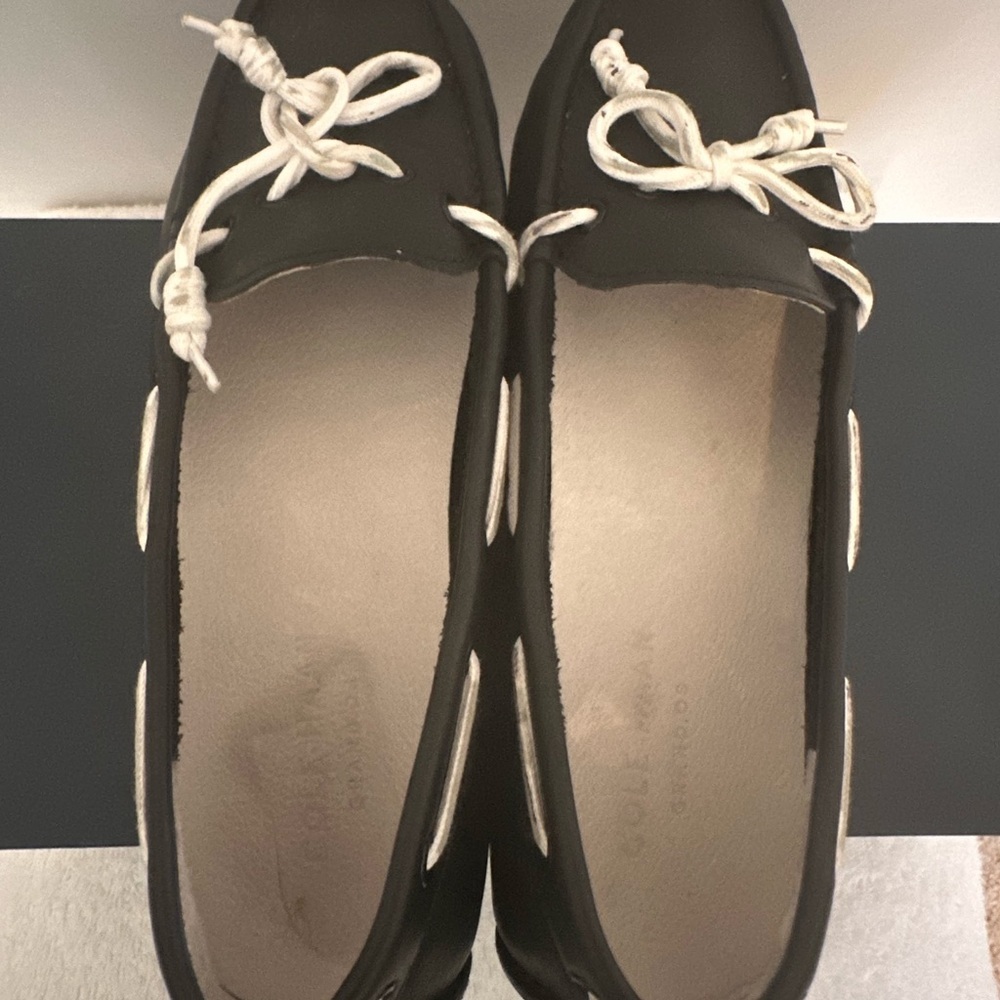 Cole Haan Black Leather Driving Loafers with Ivory Rope Ties size 5.5B, preloved - Picture 4 of 7